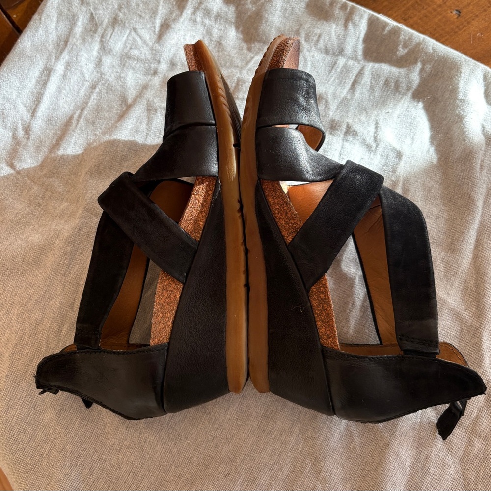 Miz Mooz Black Sandals Minimalist Design Comfortable
